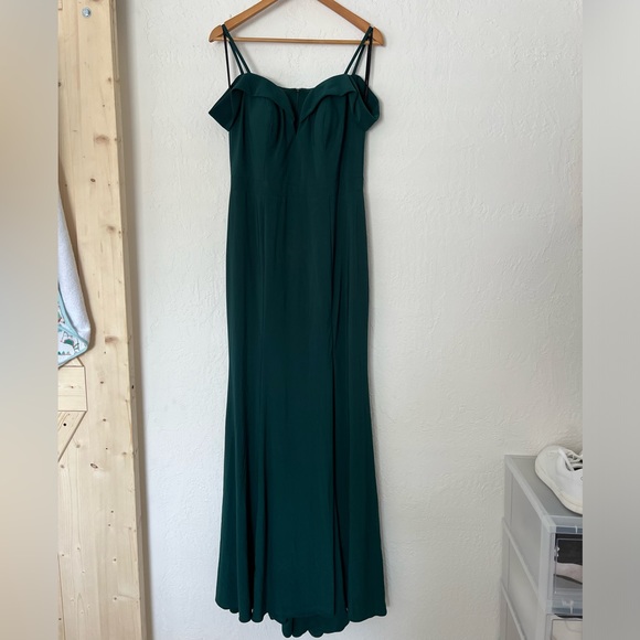 Avery Off the Shoulder Green Gown Woman’s Size 10 - Picture 3 of 10